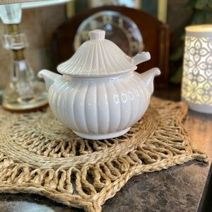Elegant White Ceramic Soup/Gravy Tureen